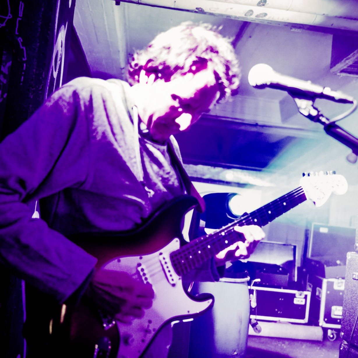 orangepeeler LIVE, Alex @ Guitar + Vocals